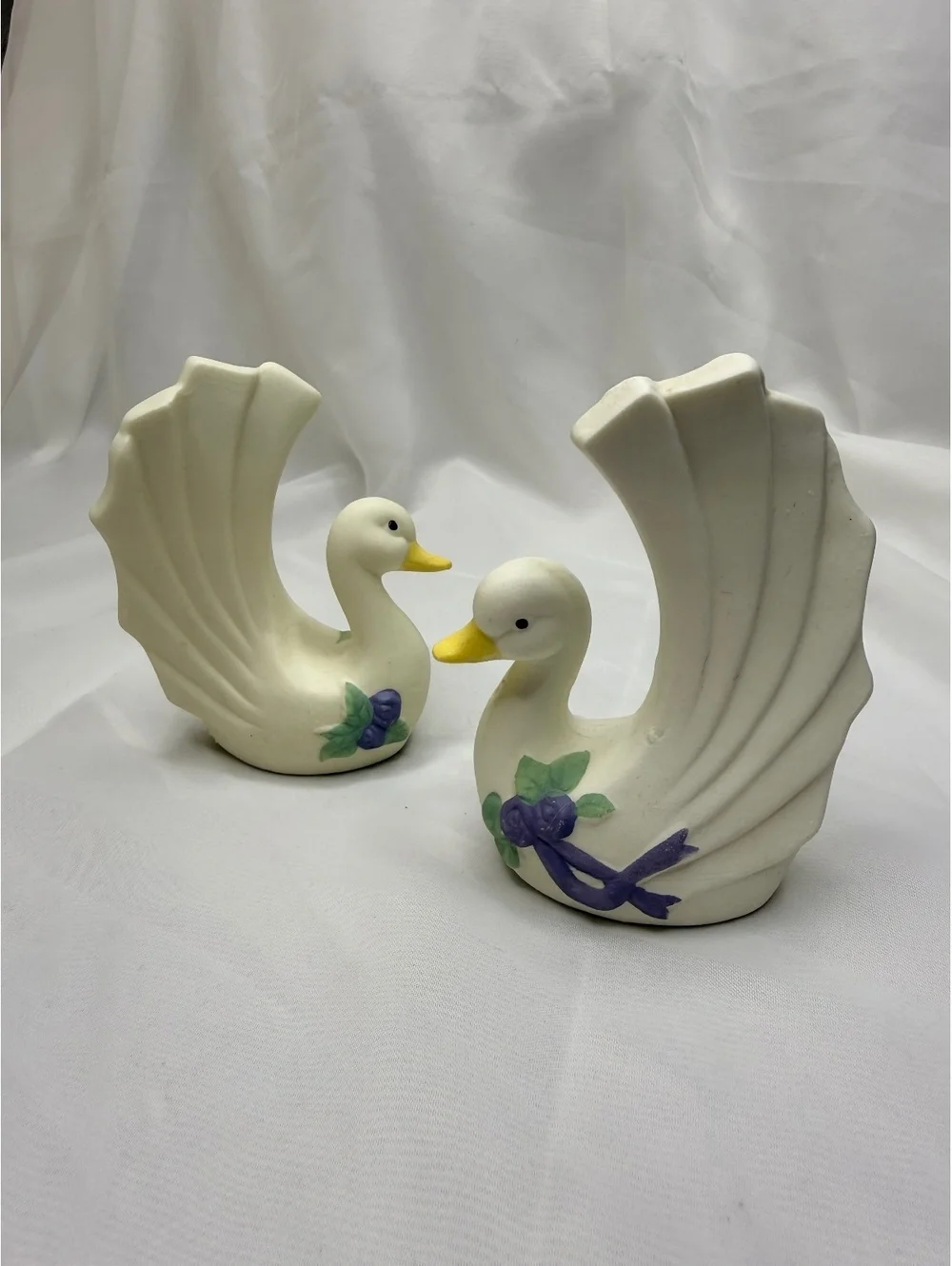 Swan Salt Pepper Shakers 1980’s Vintage Purple Roses Ribbon
